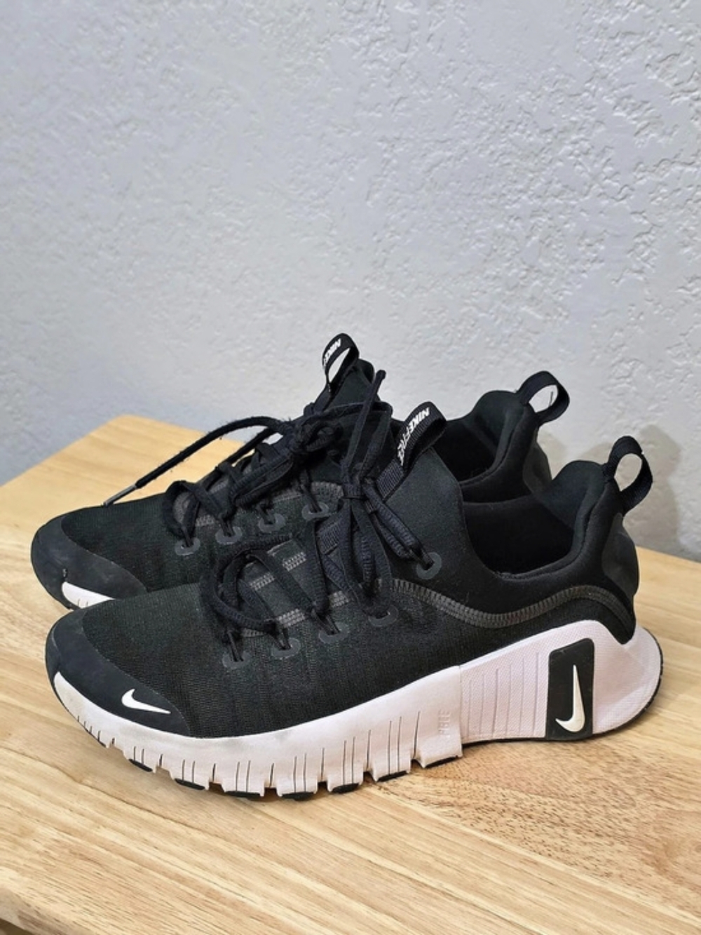 Nike Free Metcon 6 Cross Training Black & White Mens US 9 Athletic Shoes